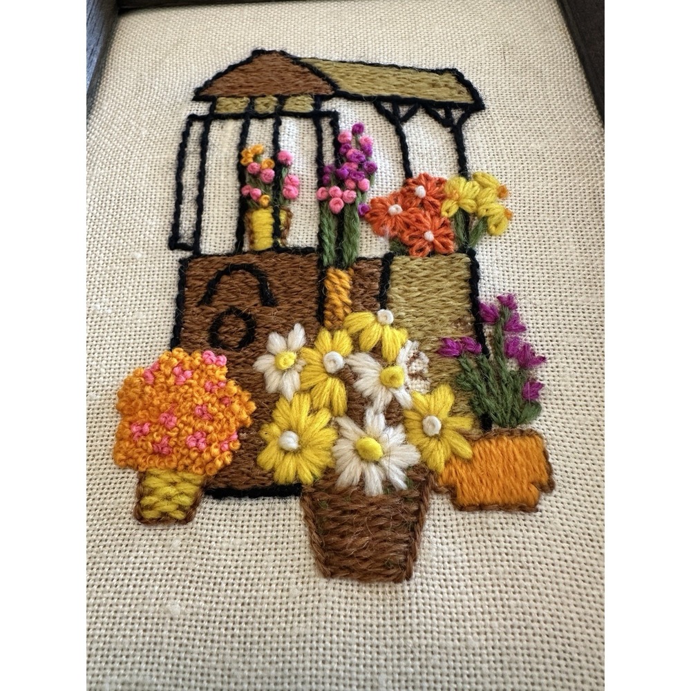 Vtg Small Framed Handmade YARN ART Crewel Needlepoint Retro Flower Cart 1974 - Picture 3 of 8